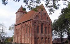 Boekenmarkt en expositie schilderijen in Kerk Termunten